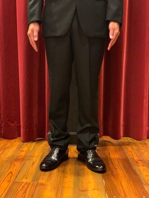 礼服パンツ丈 長すぎる例